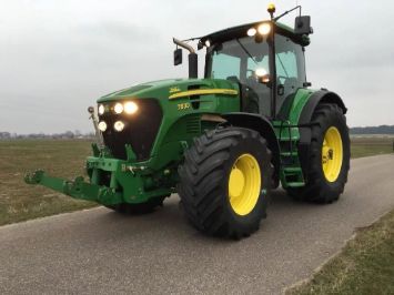 John Deere 7830