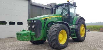 John Deere 7830