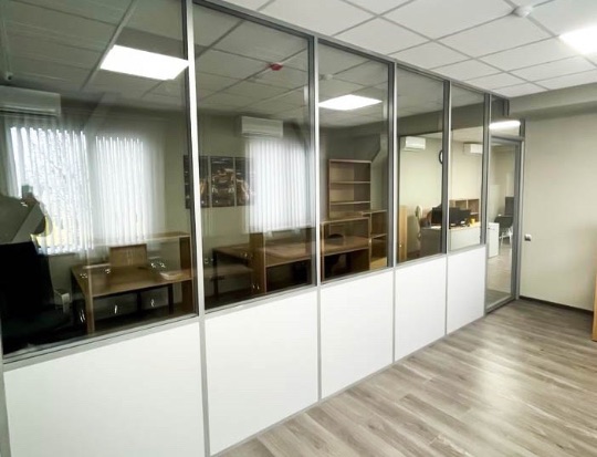 Офистная перегородка со стеклом и ЛДСП