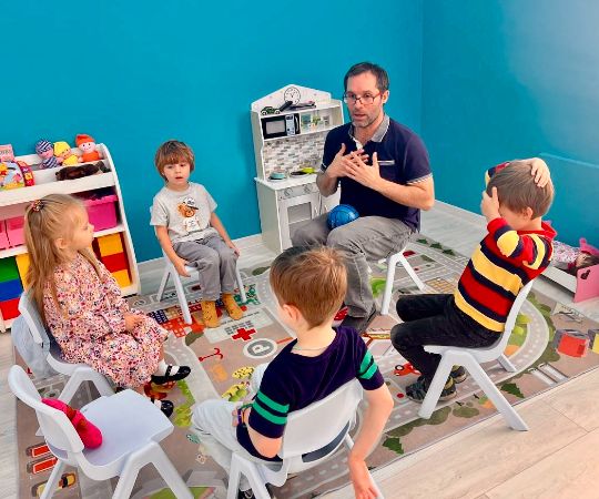 Petit jardin-Creche-Maternelle-jardin d'enfants-Garderie-francais-langue francaise-Ecole francaise-Moscou-Arbat-Afanasievsky-Арбат-Детский сад-Москва-Французский-Английский-Кружки-Языковое занятие-Лагерь-Kindergarten-Moscow-Arbat-French-English