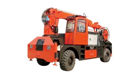 Автобетононасос АБТ-30М со стрелой 16×27 м подаёт 30 м³/ч при 8 МПа для торкретирования тоннелей, склонов и горных объектов.