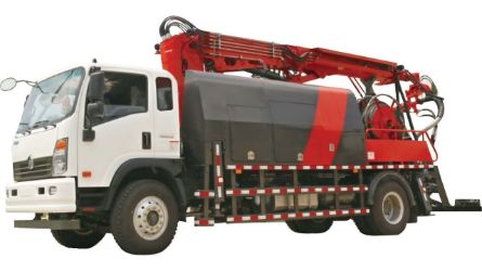 Автобетононасос АБТ-30 со стрелой подаёт 30 м³/ч при 8 МПа для торкретирования тоннелей, шахт и укреплений со стрелой до 16 м.