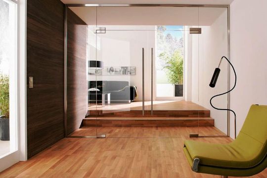 Распашные маятниковые стеклянные двери