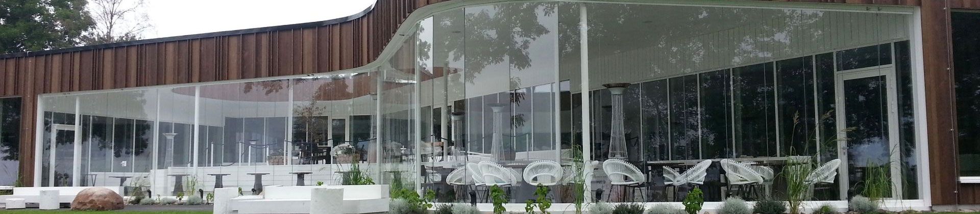 Безрамное остекление ресторана