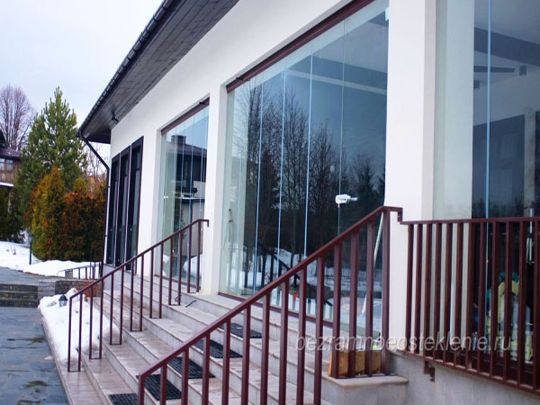 Остеклённая веранда