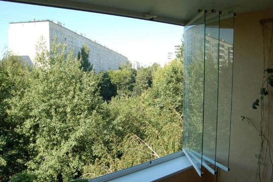 Безрамное остекление лоджии