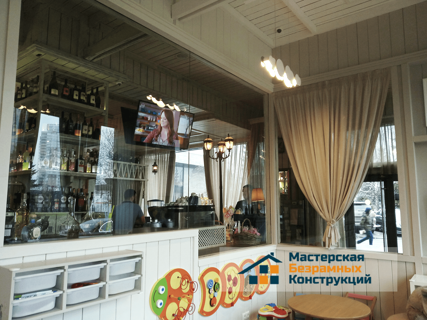 Детская комната с бесшовным остеклением