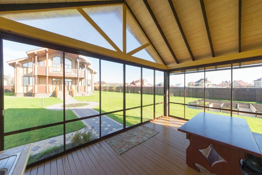 Распашная маятниковая стеклянная дверь