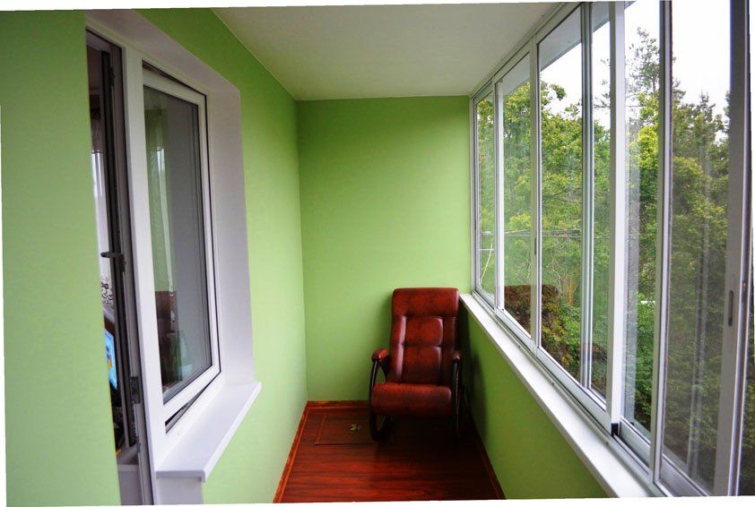 Распашная маятниковая стеклянная дверь