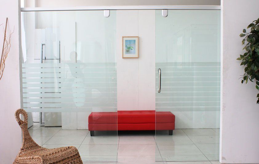 Раздвижная стеклянная дверь