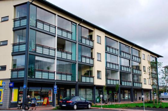 Дом с остеклёнными лоджиями