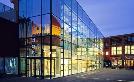 Остеклённый фасад