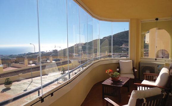 Безрамное остекление балконов и лоджий