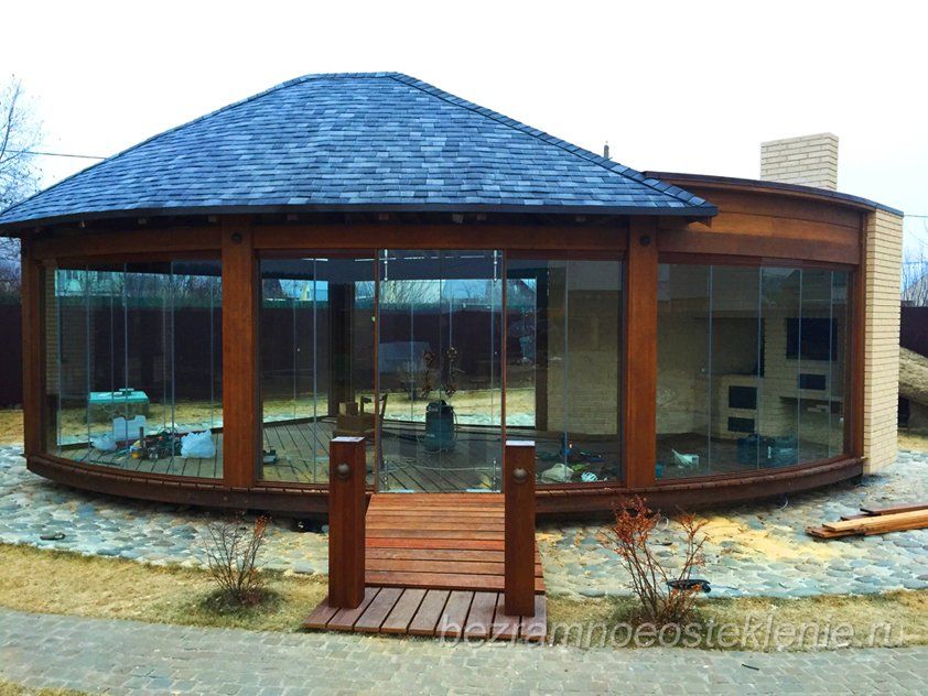 Безрамное остекление беседки