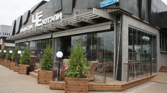 Остеклённая беседка