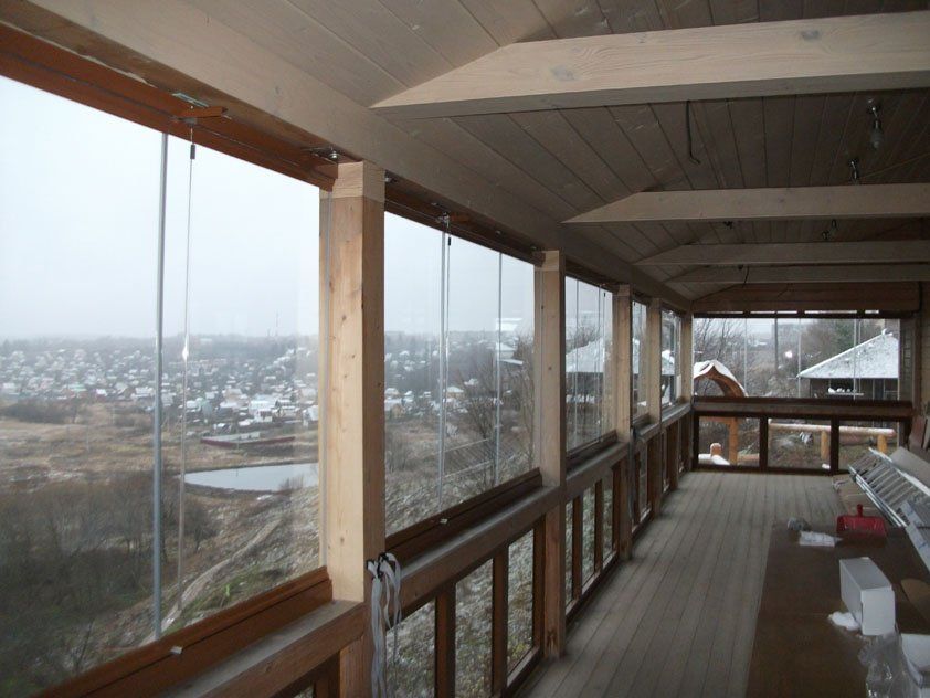 Распашная маятниковая стеклянная дверь