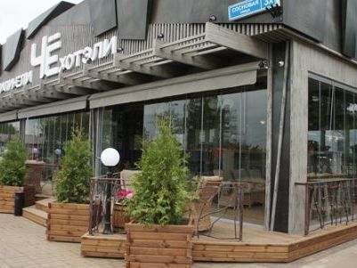 Безрамное остекление ресторана