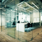 Точечное крепление для стекла