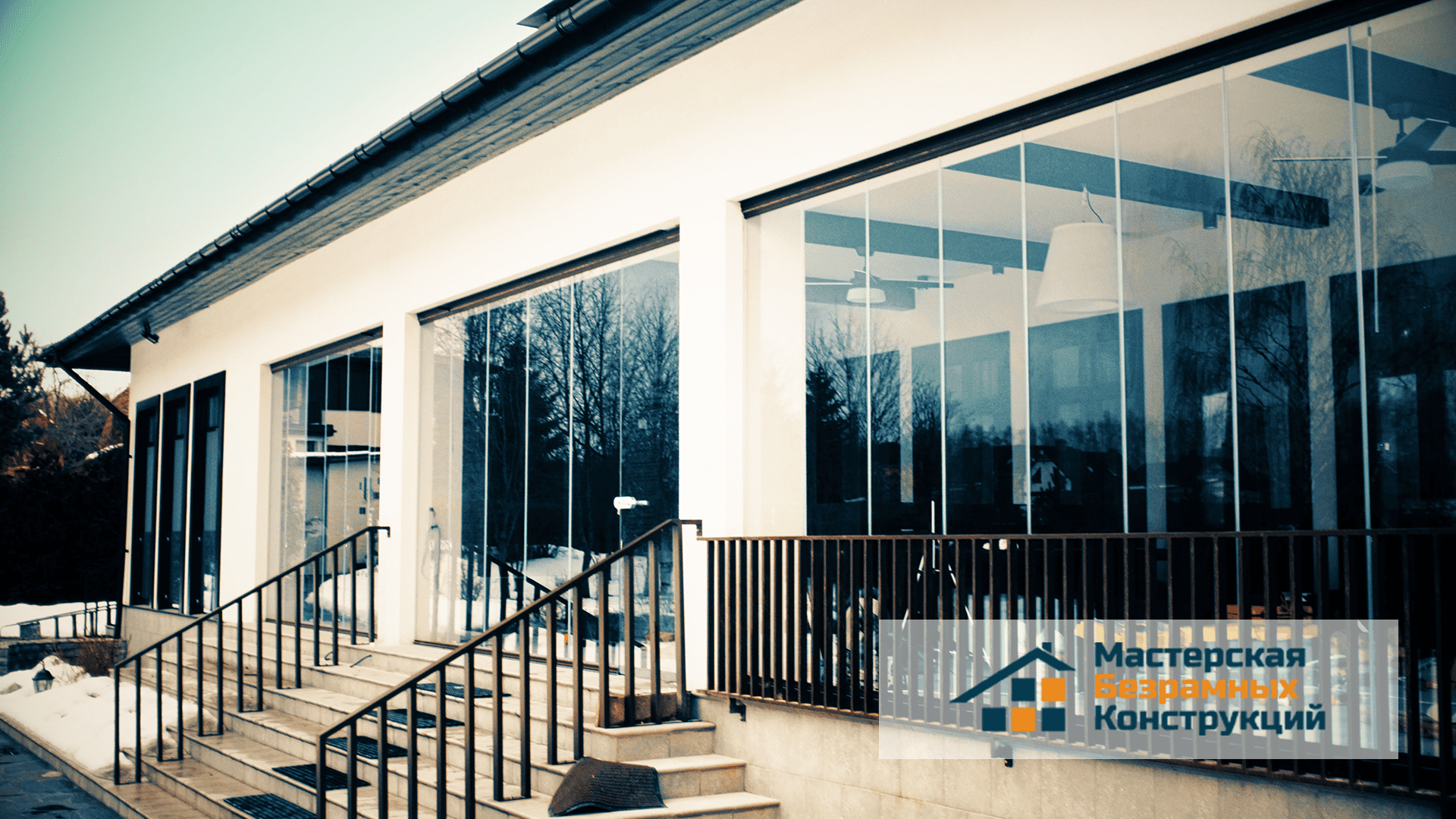 Остекленная беседка. Открытый проём