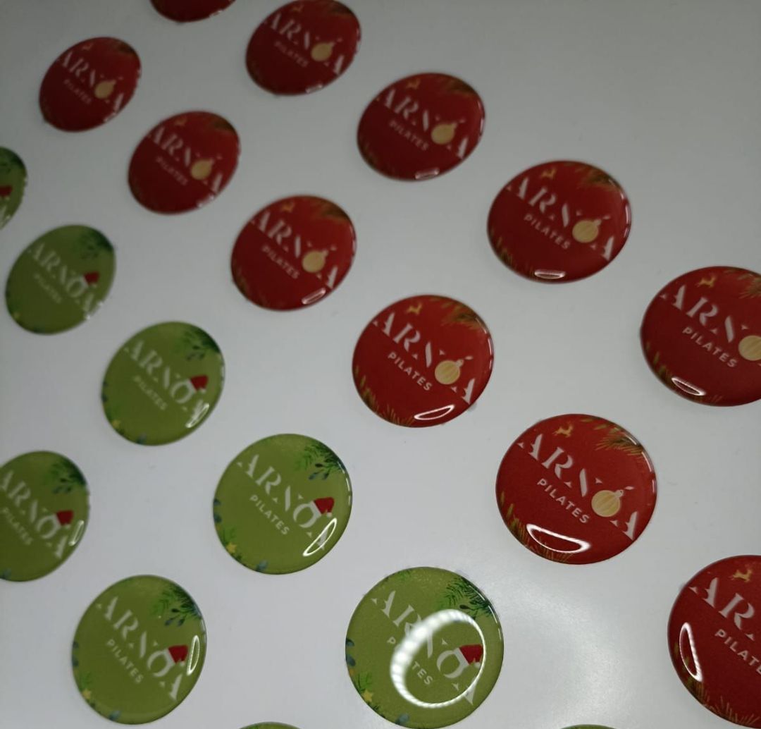 Наклейки под мягкой смолой