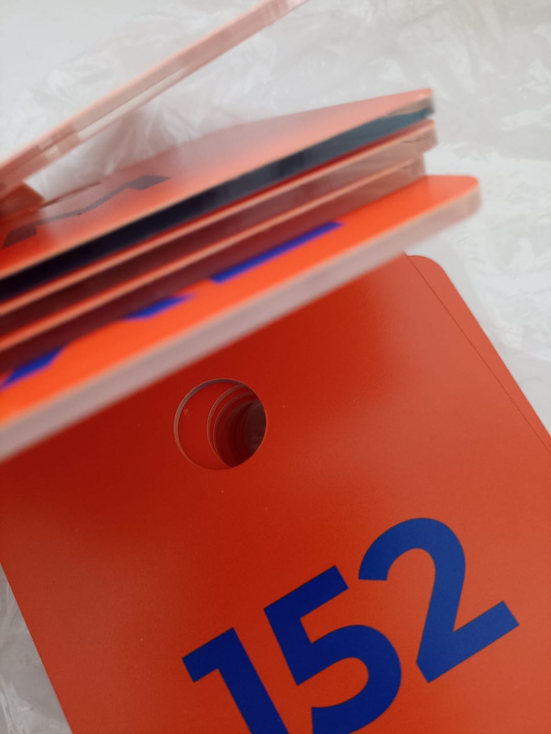 таблички из пластика с УФ печатью