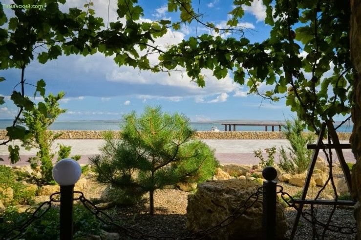 Номера с видом на залив в Антик