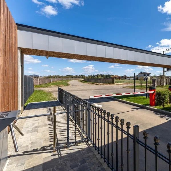 КПП на въезде в поселок