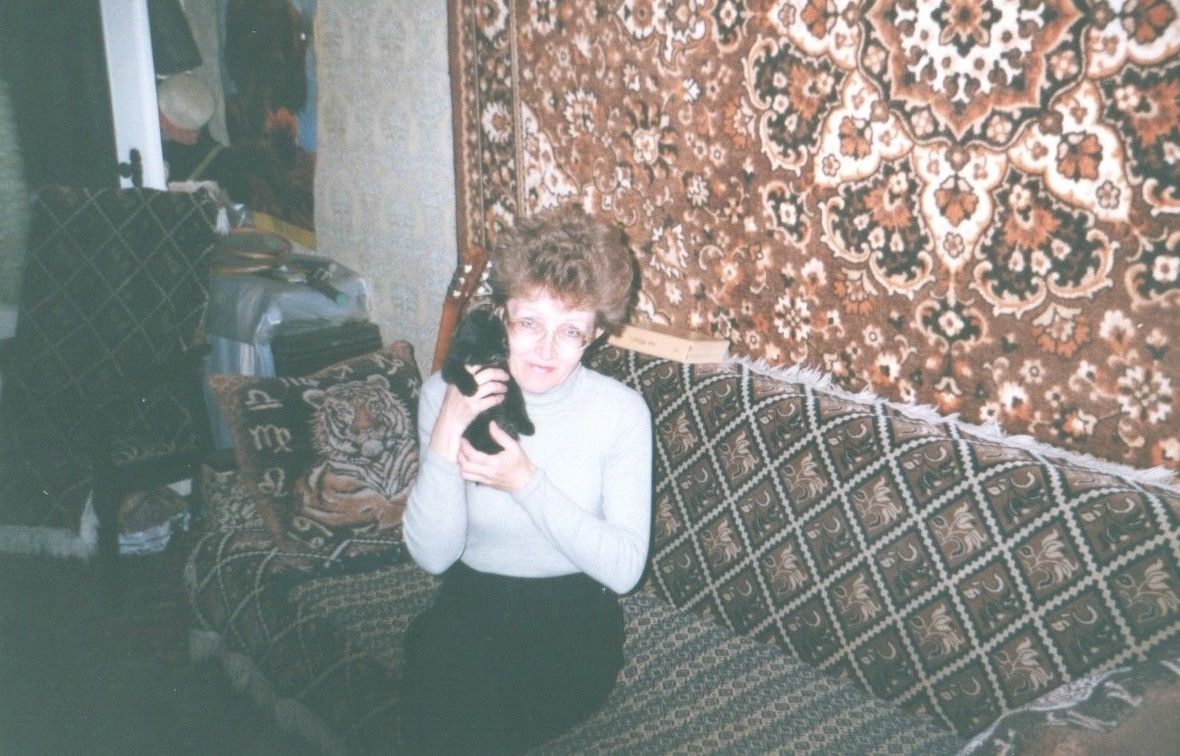 Мама и кот Шерхан. г. Сосенский, 2003 год.