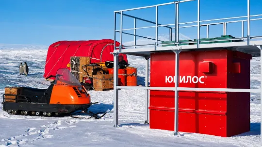 Очистное сооружение ЮНИЛОС СКАРАБЕЙ-15 на антарктической станции Мирный