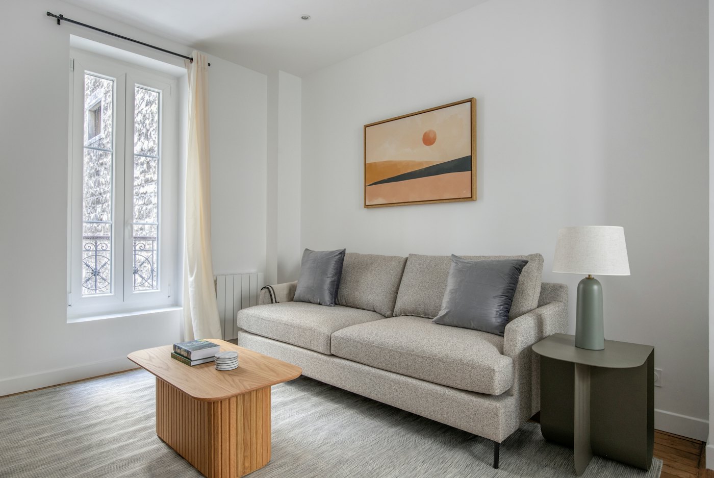 Гостиная в двухкомнатной квартире на Чистопольской, 58 м²