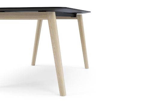 Single-desks-elegant-legs-NOVA-WOOD-Narbutas-3