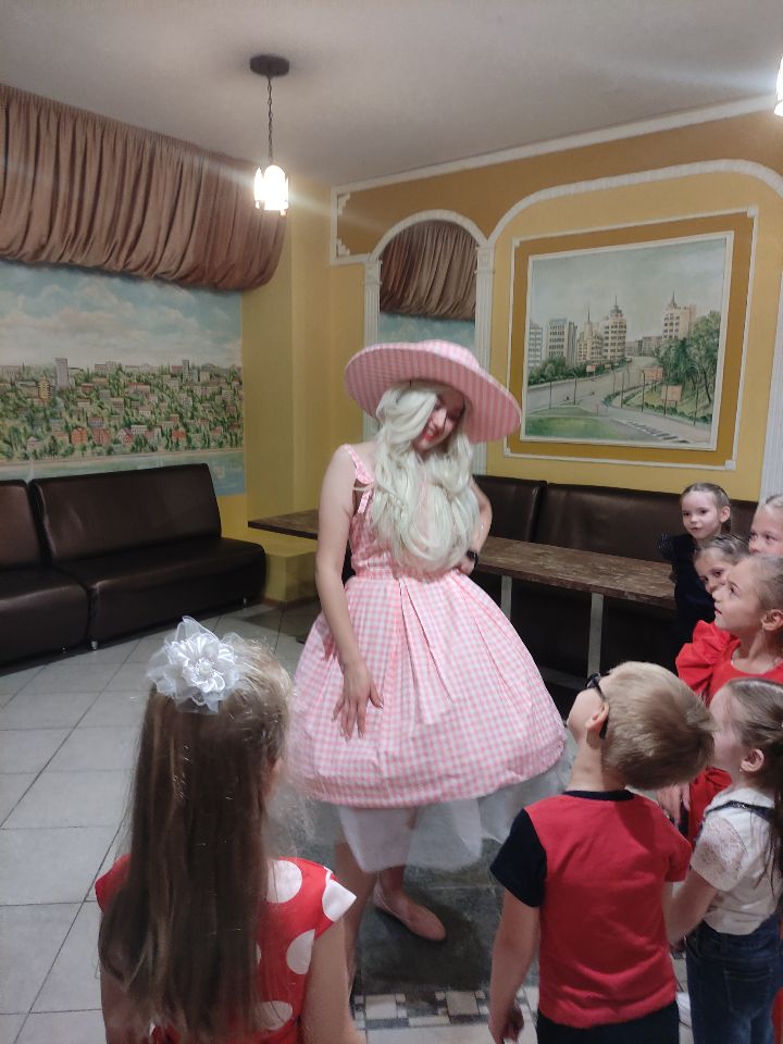 Аниматор с детьми в боулинг-кафе Цоколь