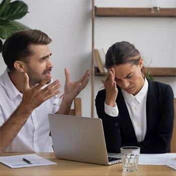 Приходят в компанию, а уходят от руководителя? Да, но…