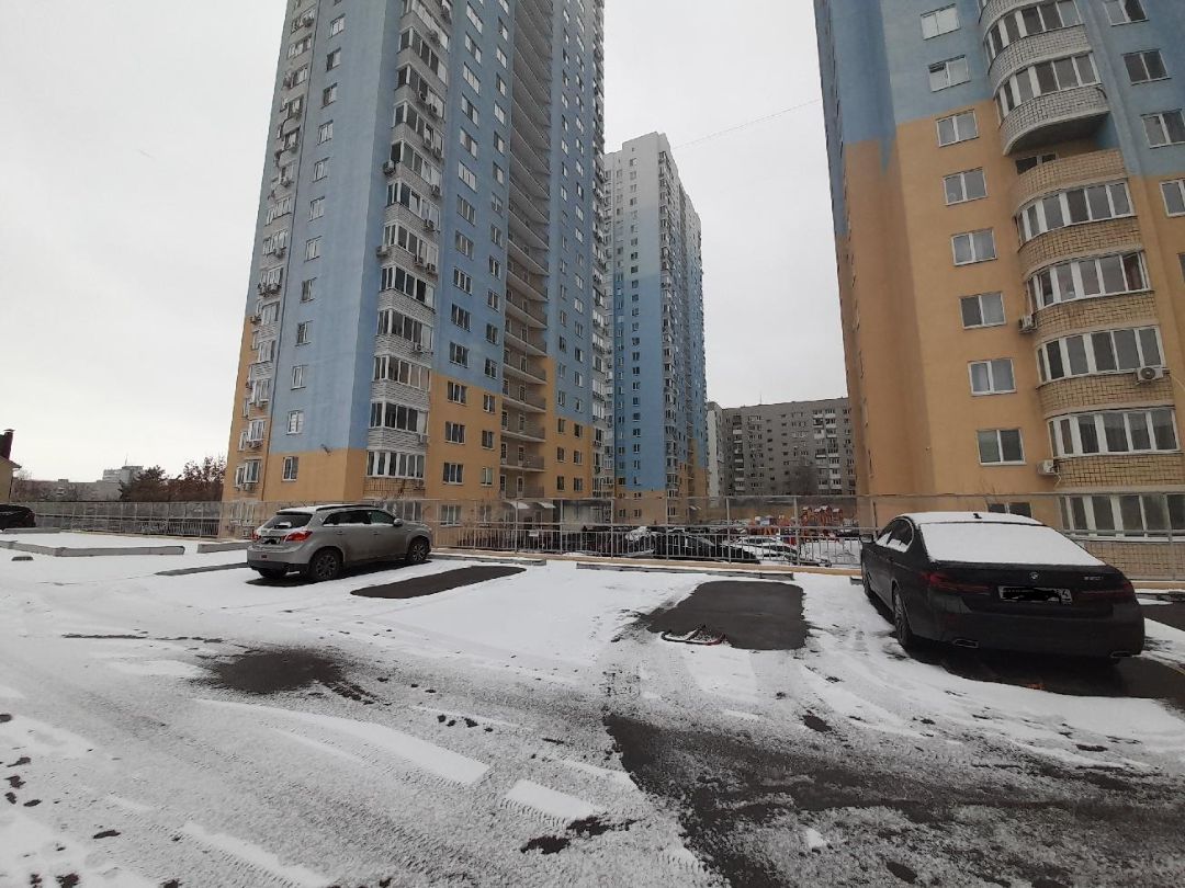 Фото машино-мест в продаже на парковке ЖК Лазурный