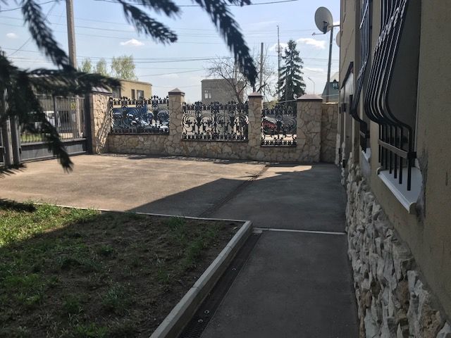Парковка перед домом - Коттедж 217 м2 озеро Сазанка Энгельс, продажа