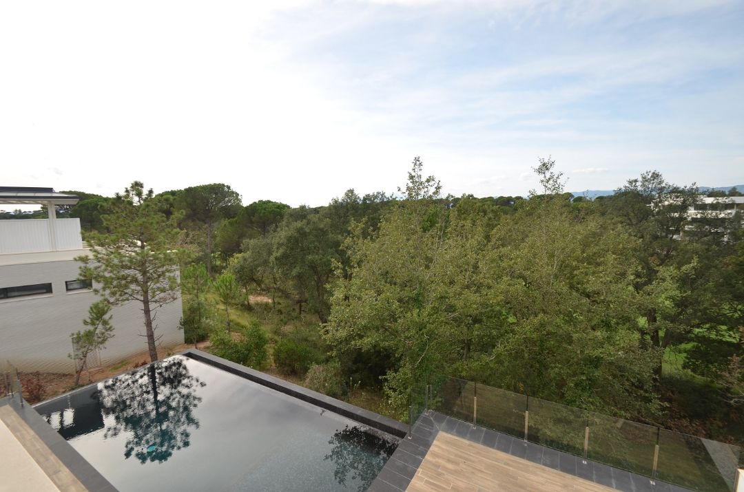 Вид на гольф-поле Вилла Ла Сельва 7 гольф-клуб PGA Catalunya Resort, Каталония - Продажа - Недвижимость Испании