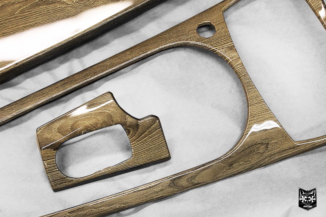 BMW Z4 - Дерево светлое