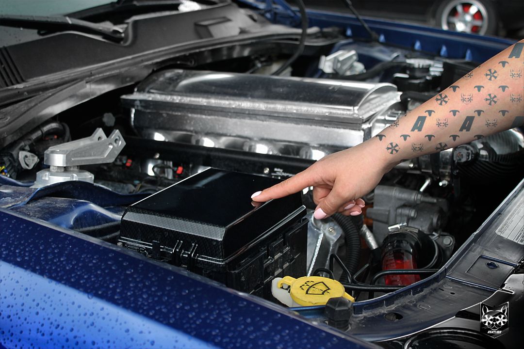 Dodge Challenger SRT аквапринт карбон