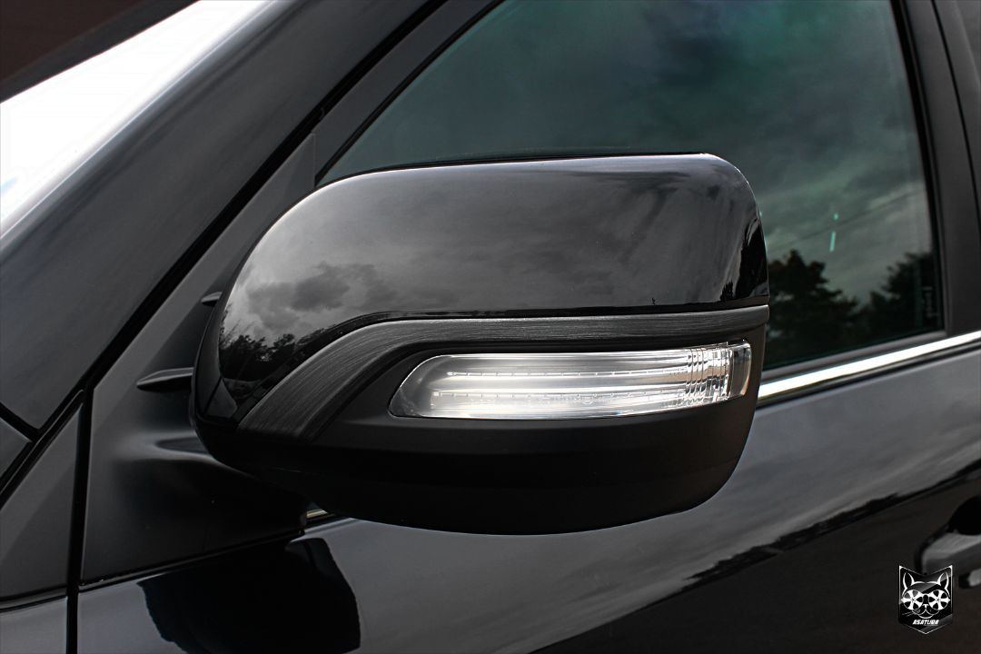 Land Cruiser 200 Excalibur - Антихром шлифованный металл