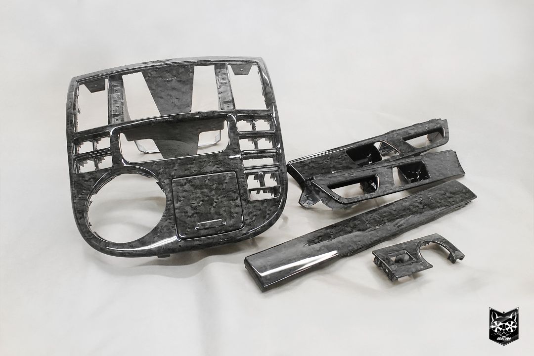 Volkswagen Multivan - Аквапринт дерево