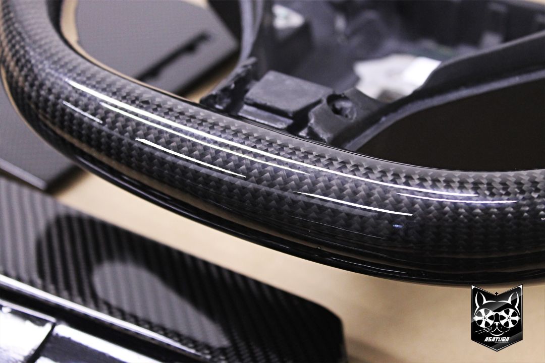 Tesla - Натуральный карбон