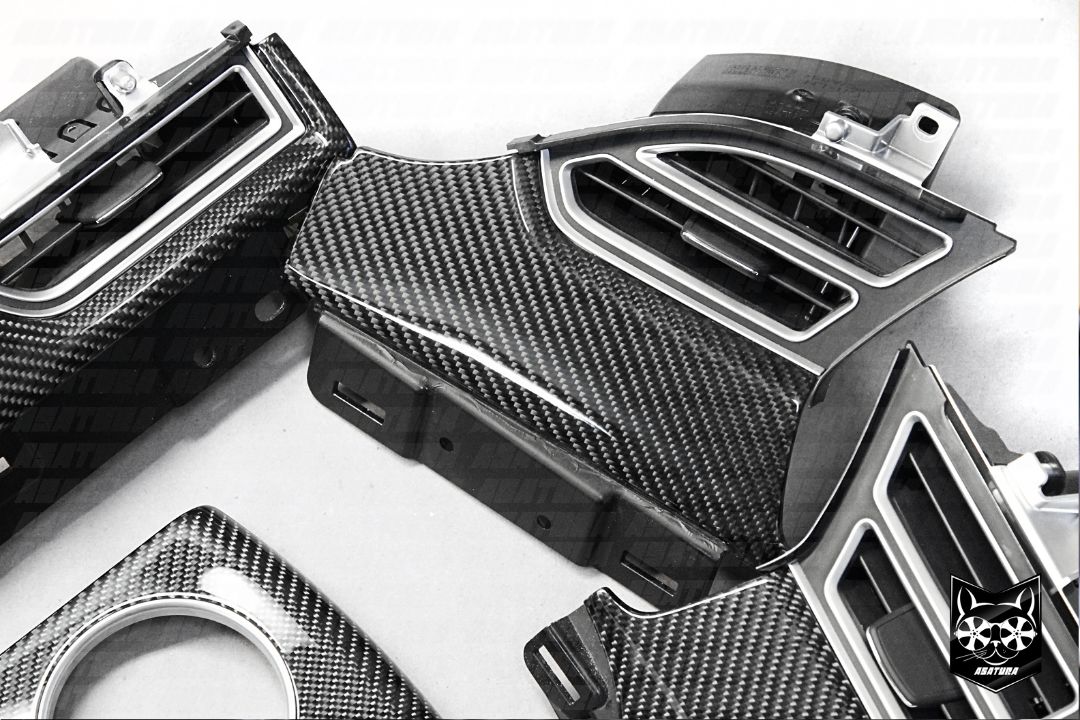 Tesla - Натуральный карбон