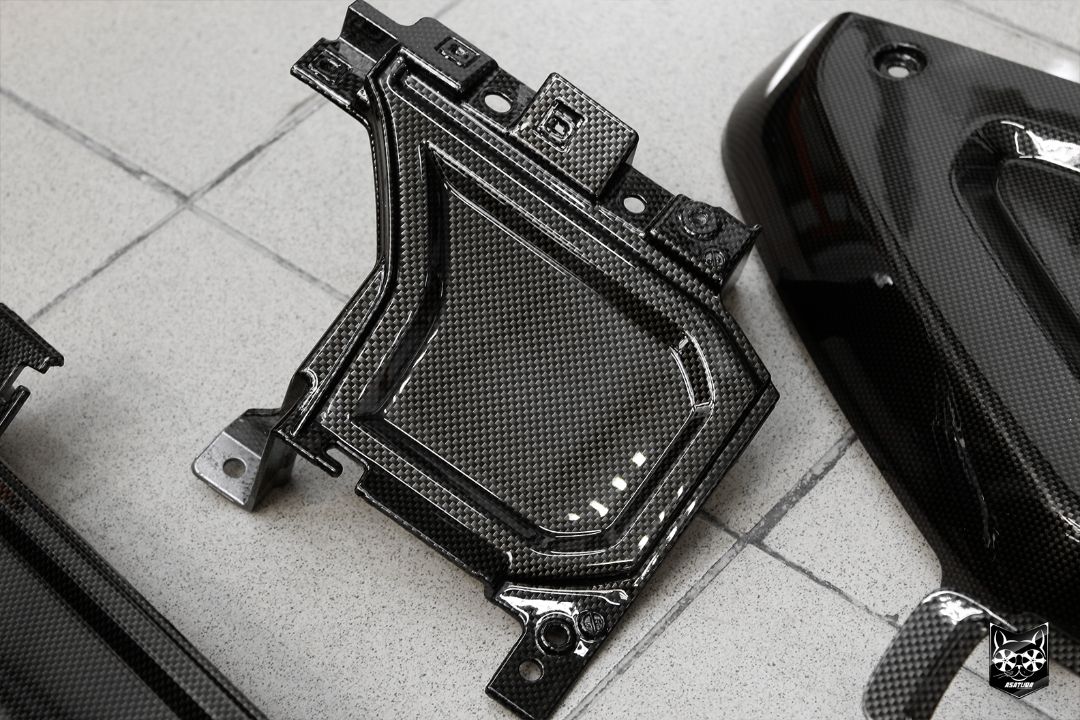 Land Rover Defender - Аквапринт карбон