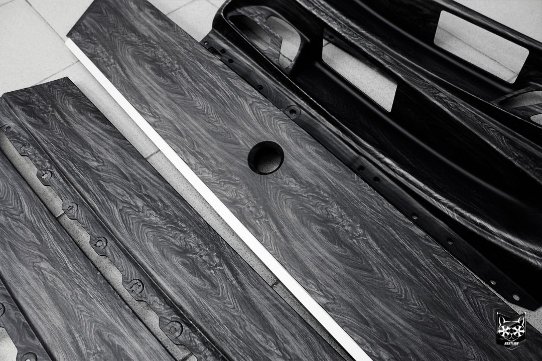 Mercedes Viano - Аквапринт черное матовое дерево