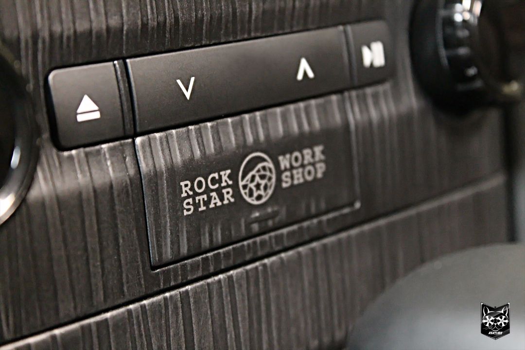 Land Cruiser 200 Excalibur - Аквапринт черное матовое дерево