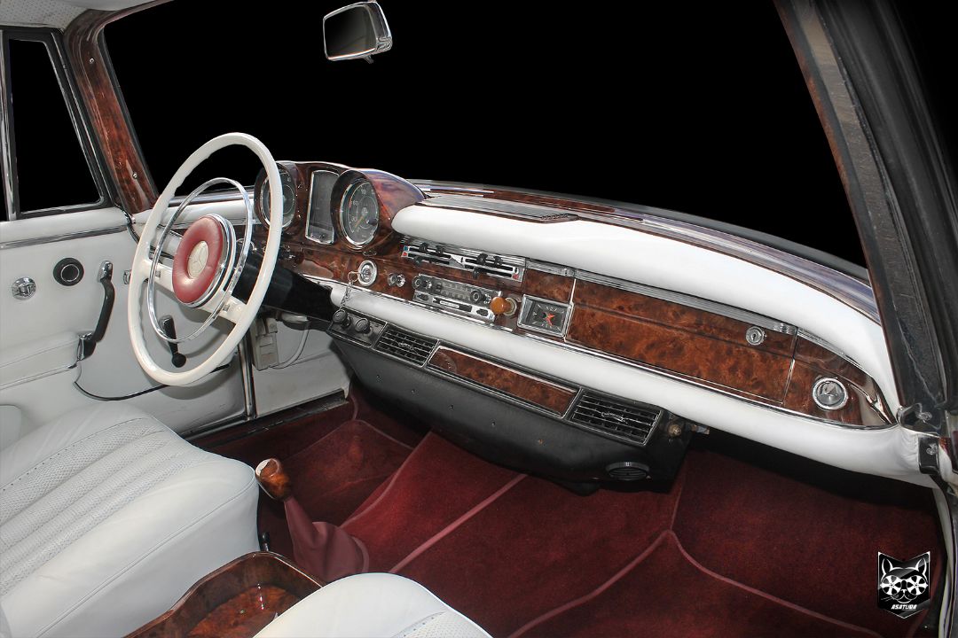 Mercedes-Benz W111 - Аквапринт дерево орех
