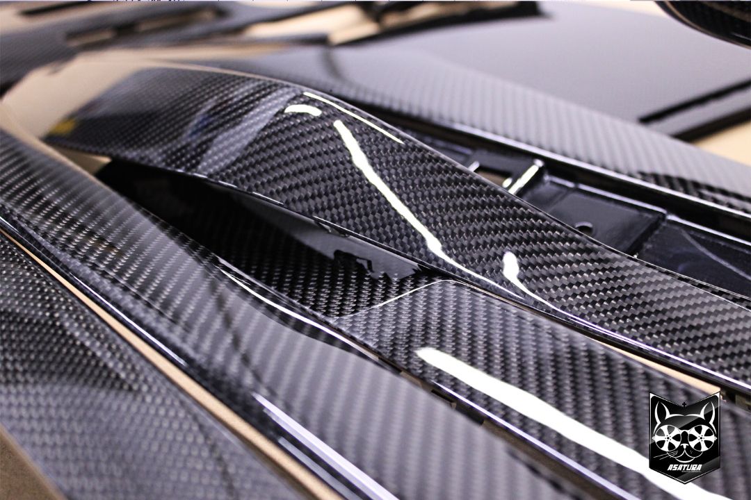 Tesla - Натуральный карбон