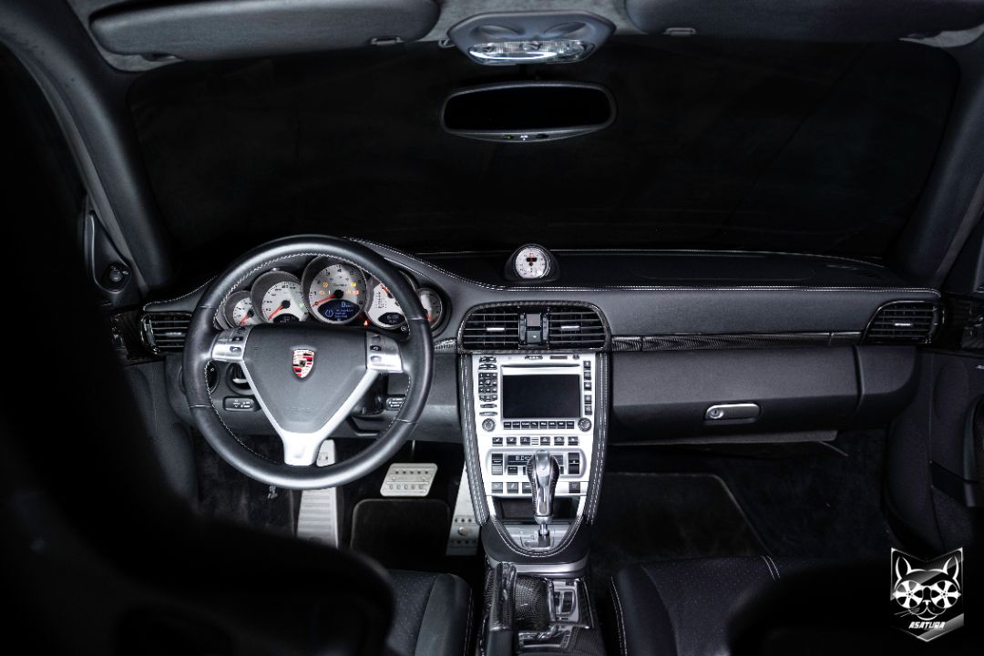 Porsche 911 - Салон в натуральный карбон