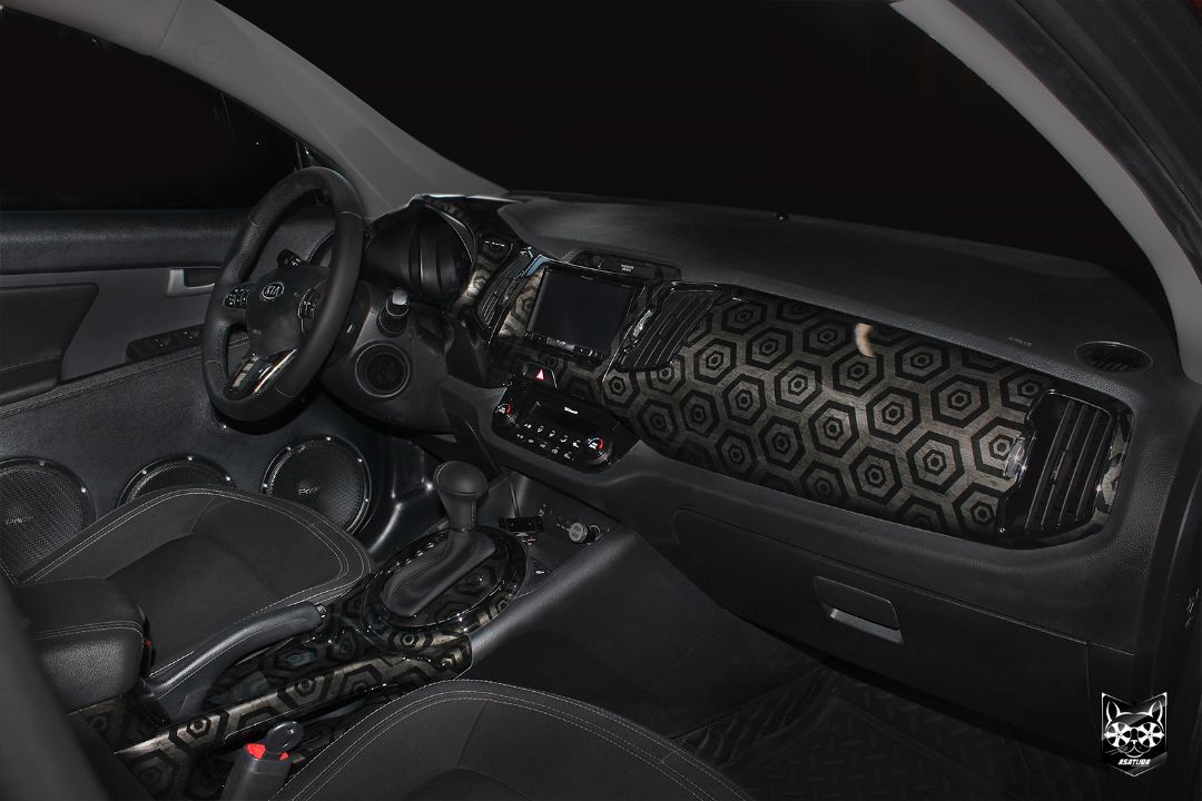 Kia Sportage - Аквапринт под дерево с сотами