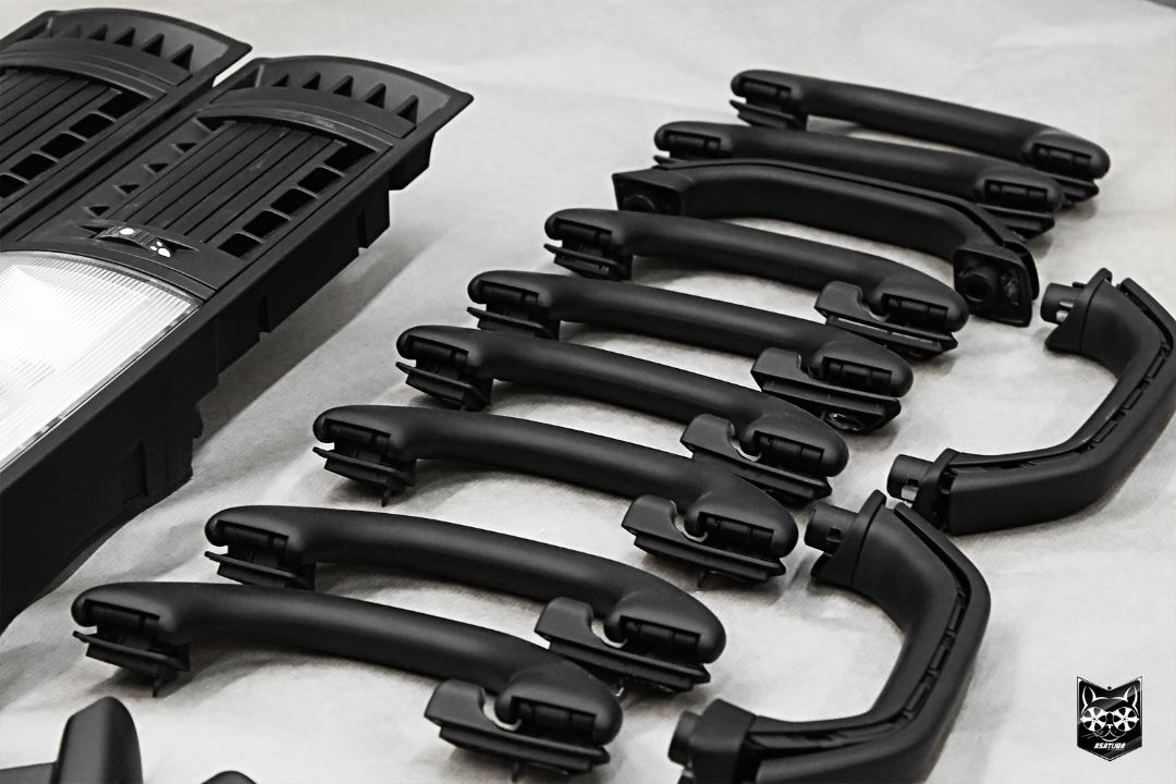 Volkswagen Multivan - Покраска потолочного пластика